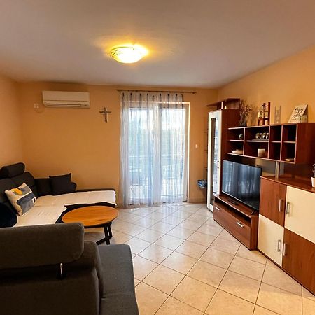 Apartments Jadranka Малинська Екстер'єр фото
