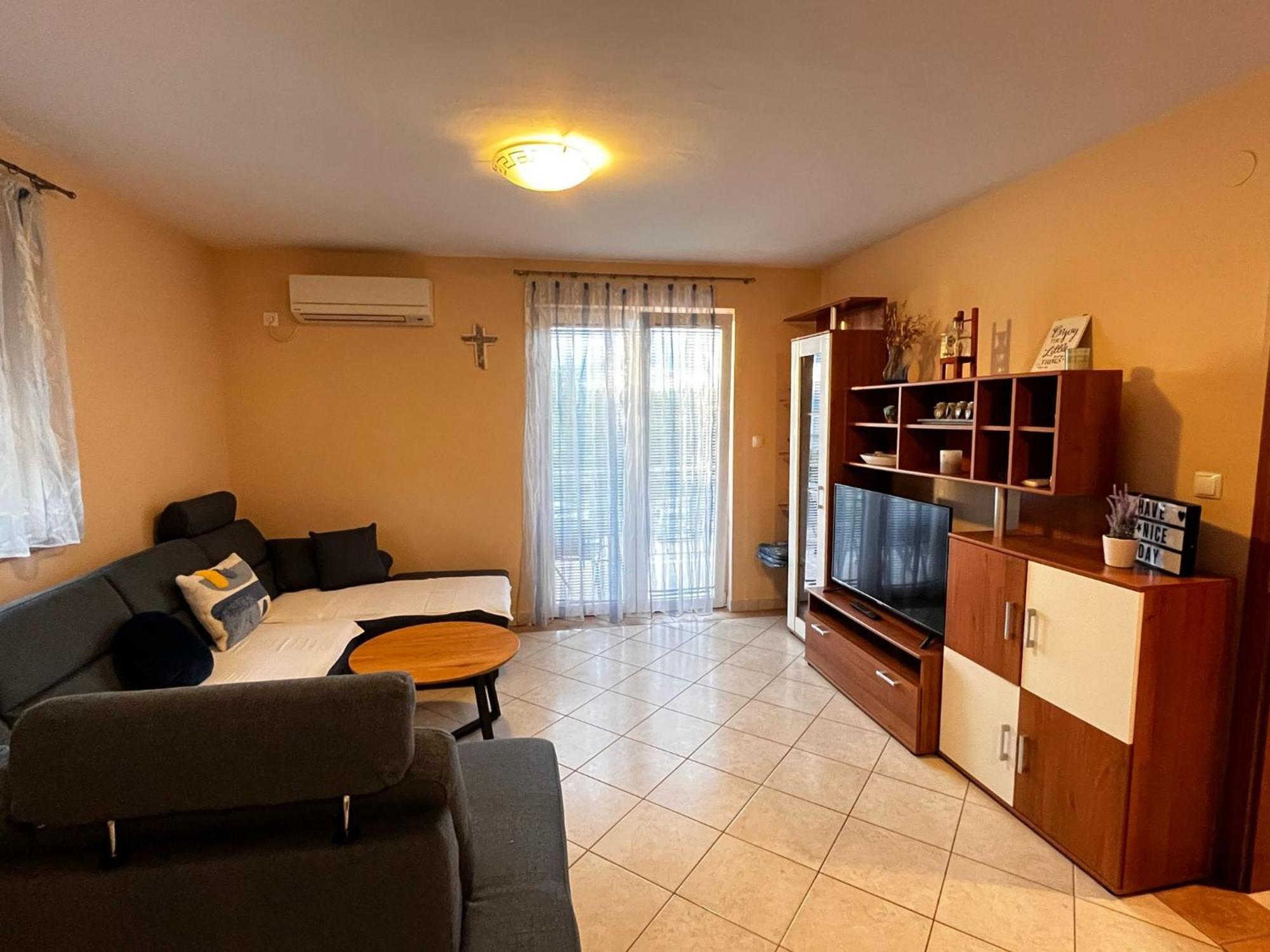 Apartments Jadranka Малинська Екстер'єр фото