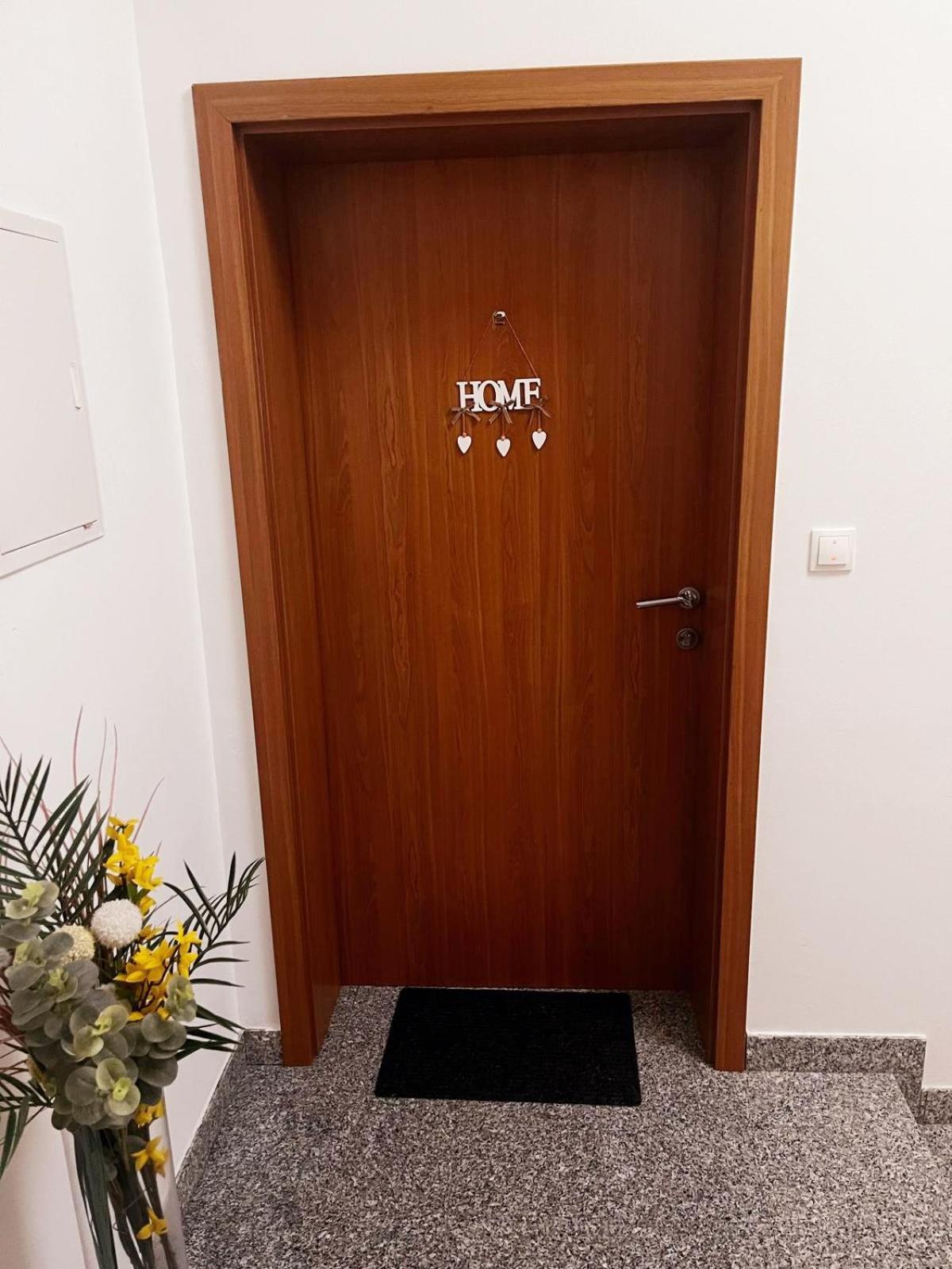 Apartments Jadranka Малинська Екстер'єр фото