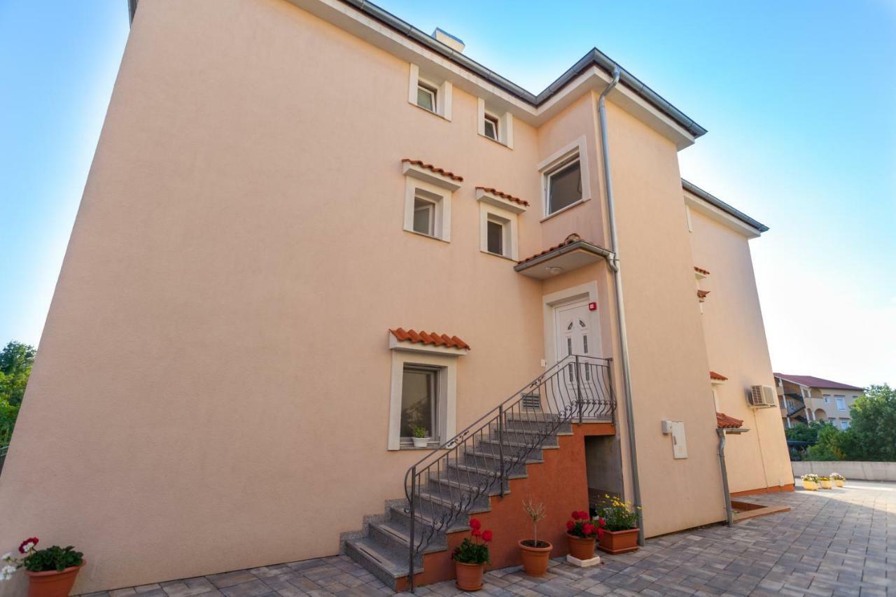 Apartments Jadranka Малинська Екстер'єр фото