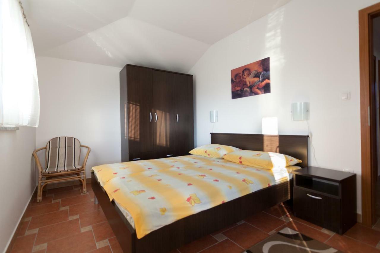 Apartments Jadranka Малинська Екстер'єр фото