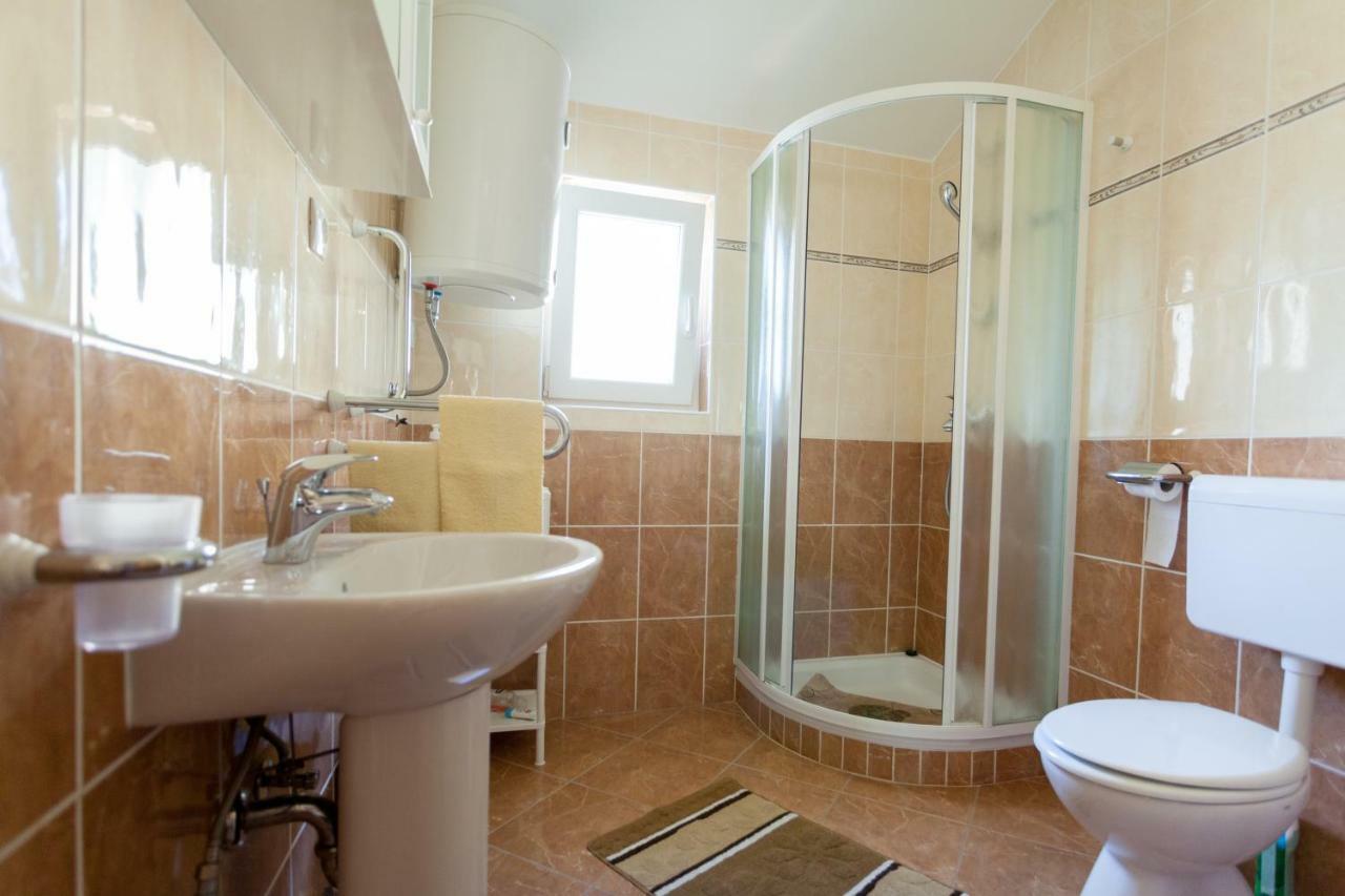 Apartments Jadranka Малинська Екстер'єр фото