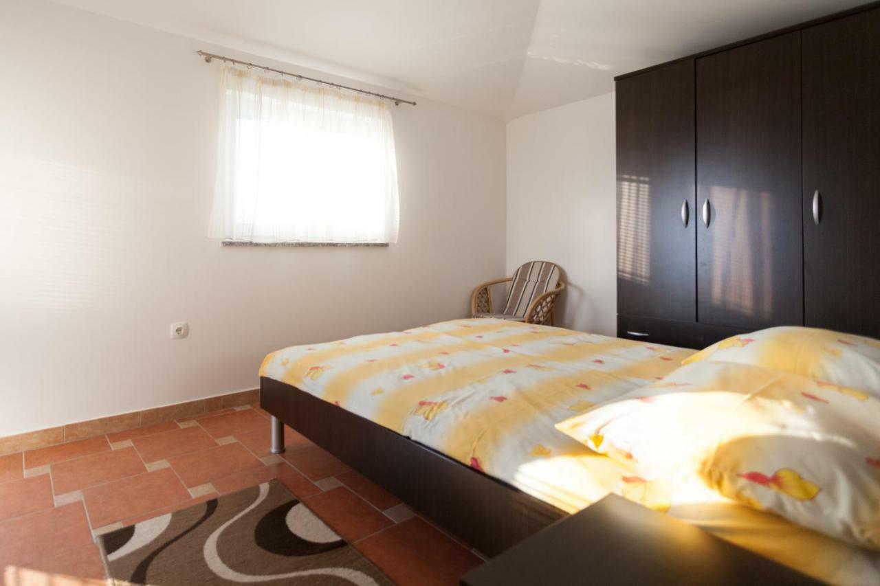 Apartments Jadranka Малинська Екстер'єр фото